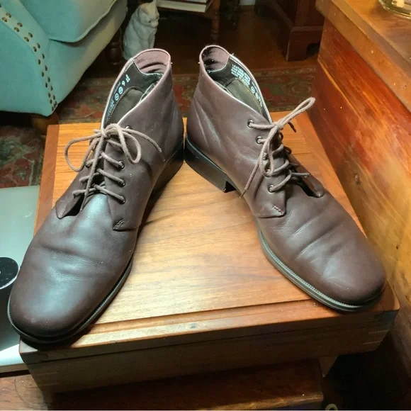 Easy Spirit "Bootalinos" 9B - lace up brown leather ankle boot. Comfy - Picture 1 of 14